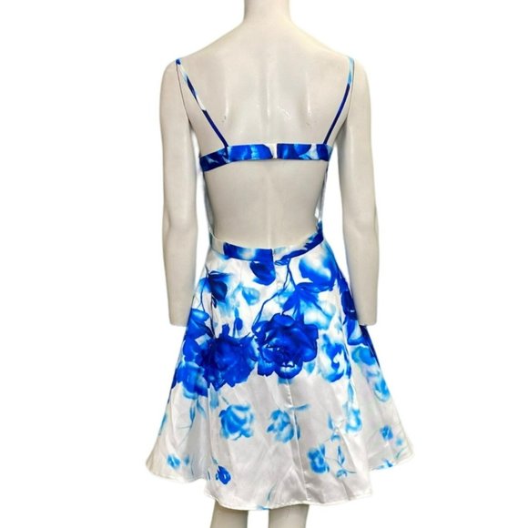 Dave and Johnny Floral Fit and Flare Cocktail Dress Blue White Size 6 NWT - Picture 2 of 2